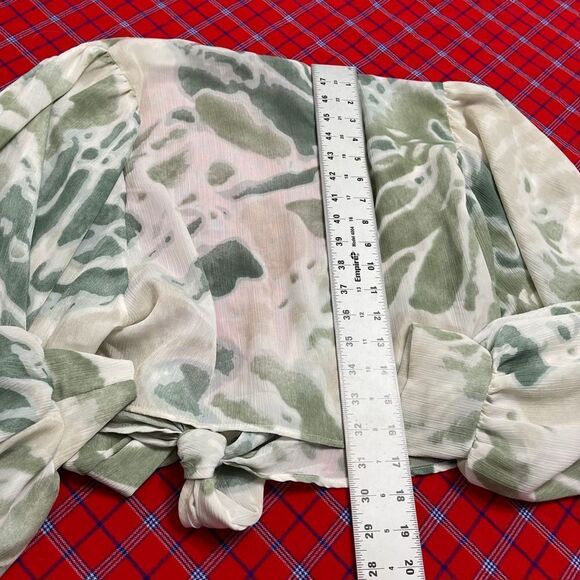 Saints & Hearts Green White Tie Front Top Shrug Size Medium - Picture 8 of 8